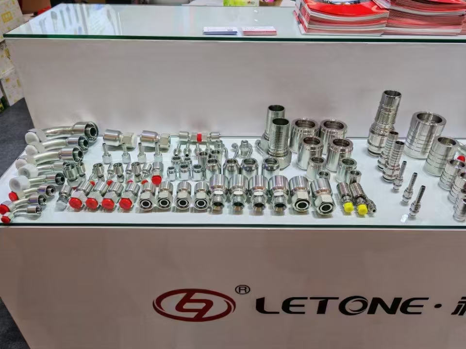 Leak proof design of hydraulic quick connectors