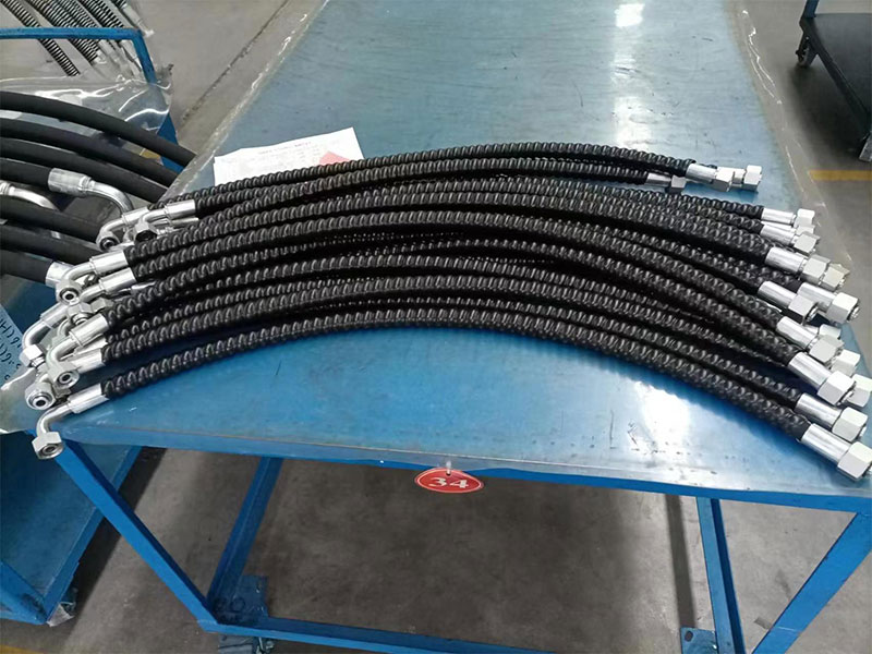 Multi layer steel wire wrapped fracturing hose for oil and gas well acidification operation pipeline